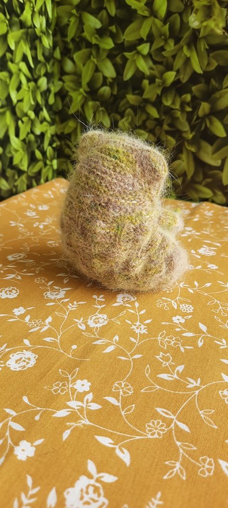 Зеленая жаба из пуха норки