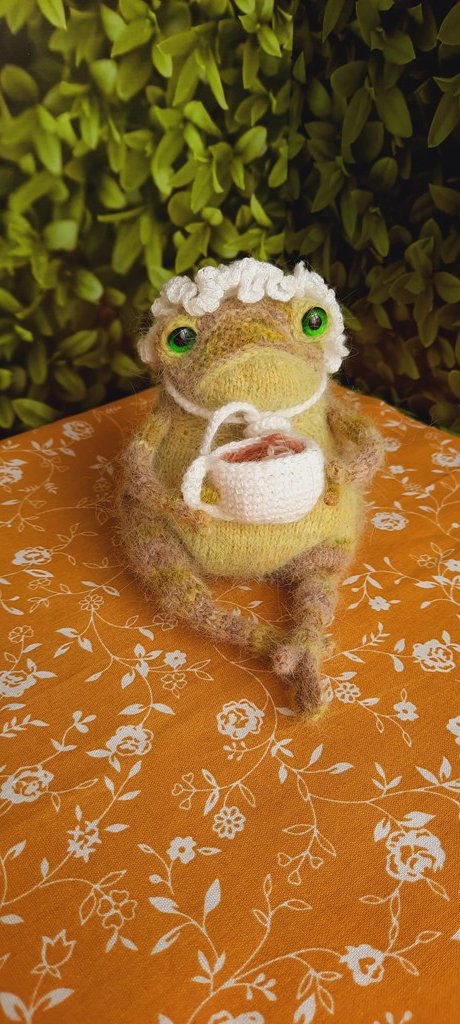 Зеленая жаба из пуха норки