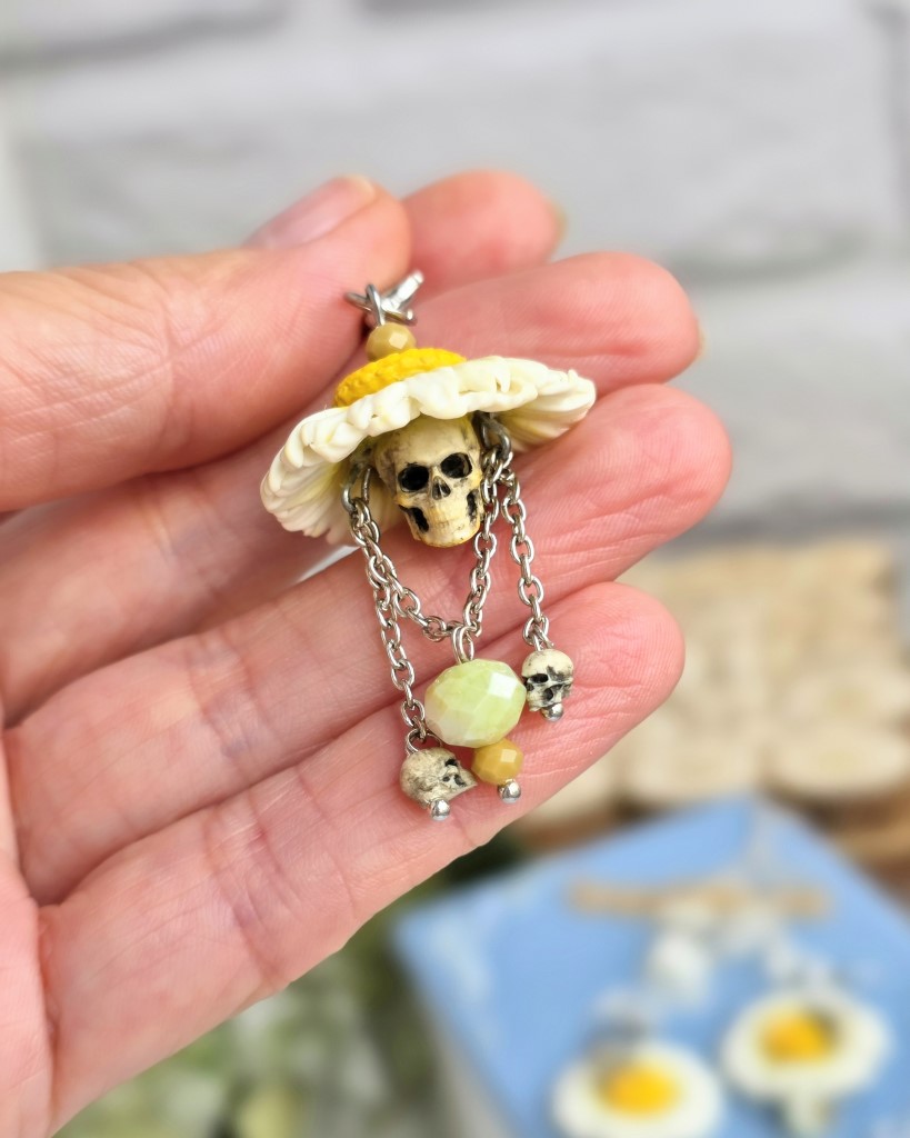 Комплект бижутерии «Ромашки&черепа «