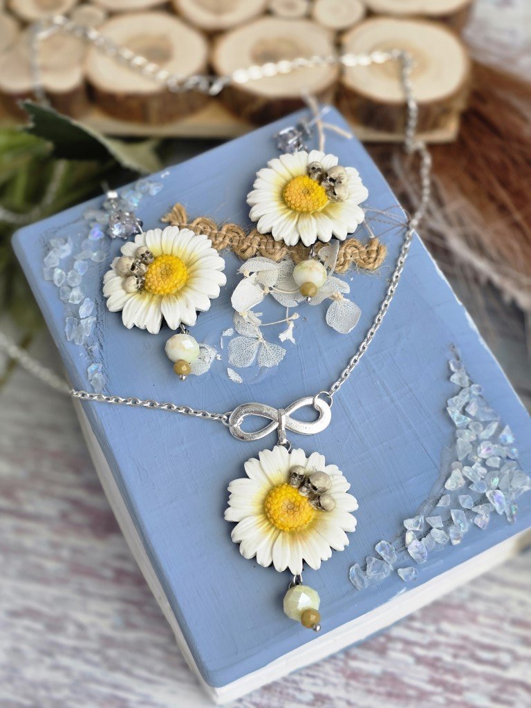 Комплект бижутерии «Ромашки&черепа «