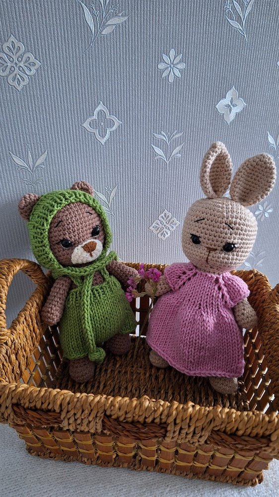 Зайка и мишка в ладошку.