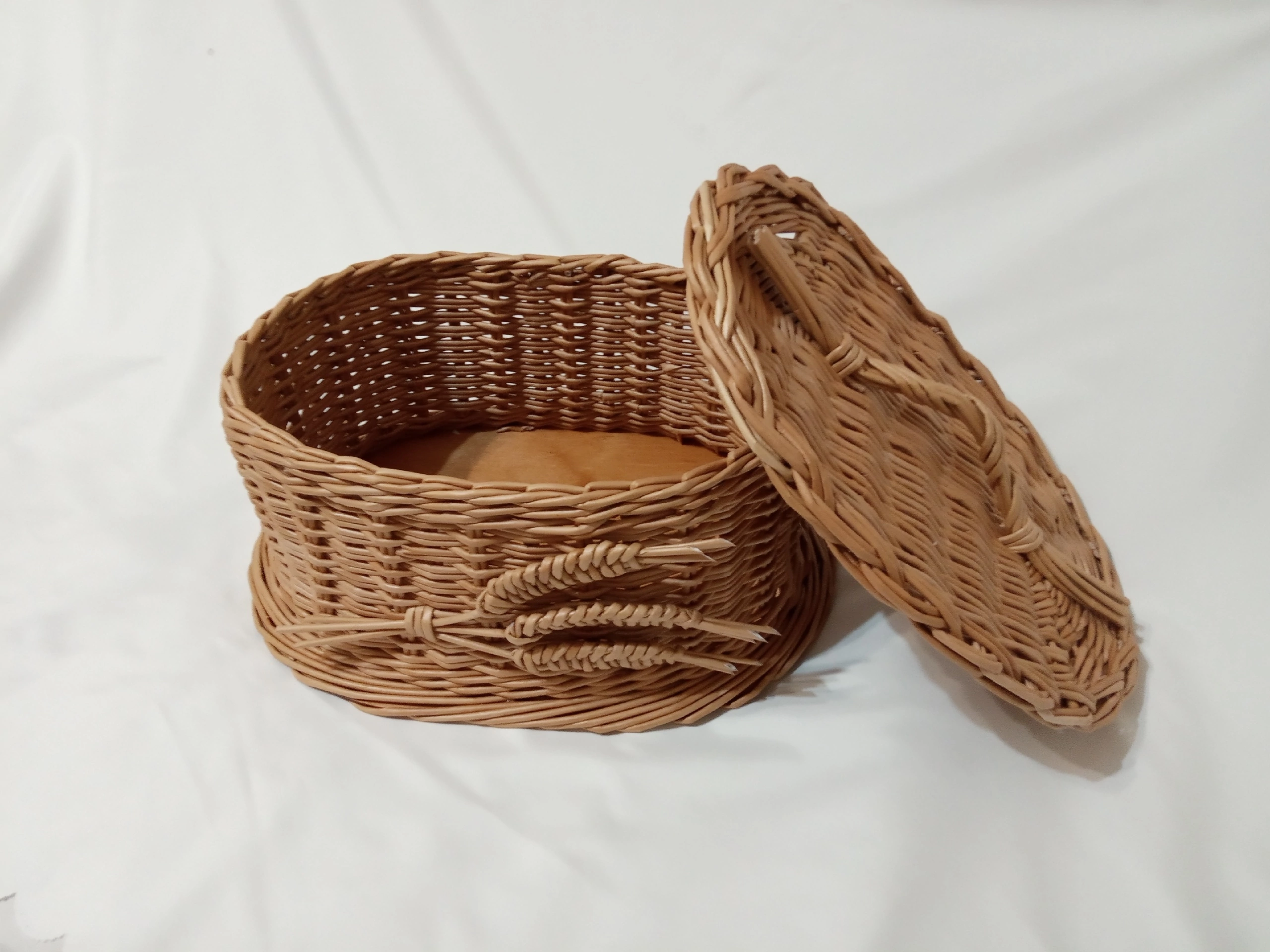 Плетеная хлебница