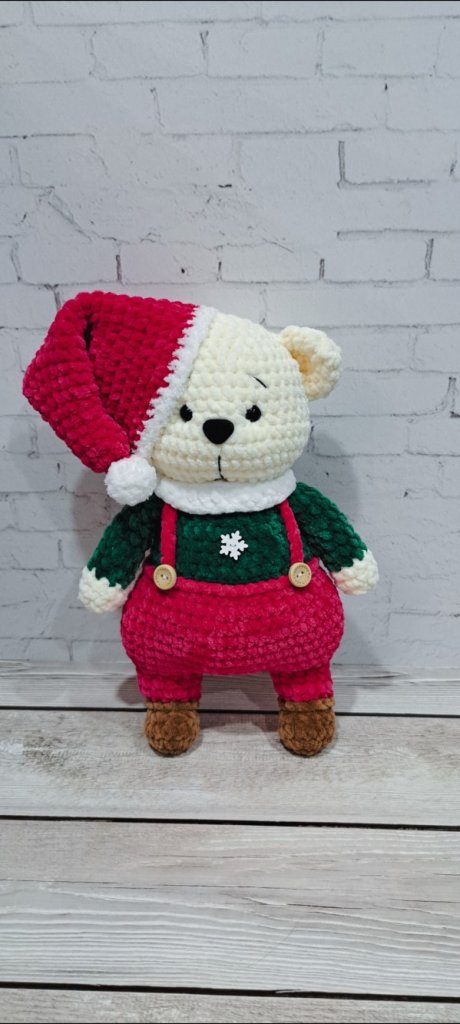 Вязаный новогодний мишка