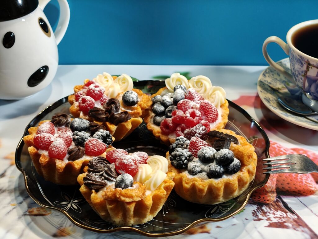 Сувенирное мыло: Корзиночка высокая песочная с ягодами