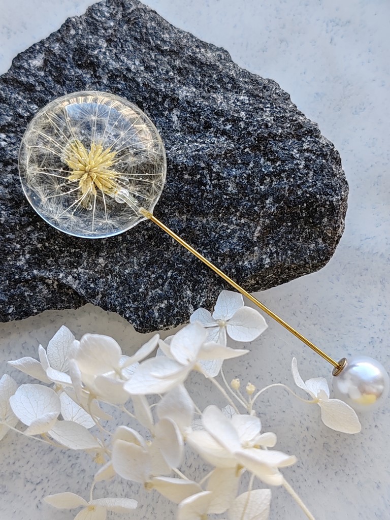 Брошь полусфера с пушинками Одуванчика