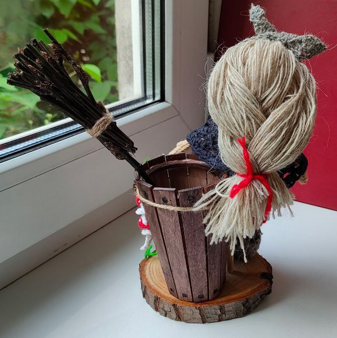 Баба Яга со ступой, интерьерная игрушка