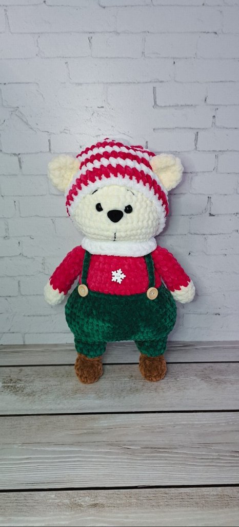 Вязаный новогодний мишка