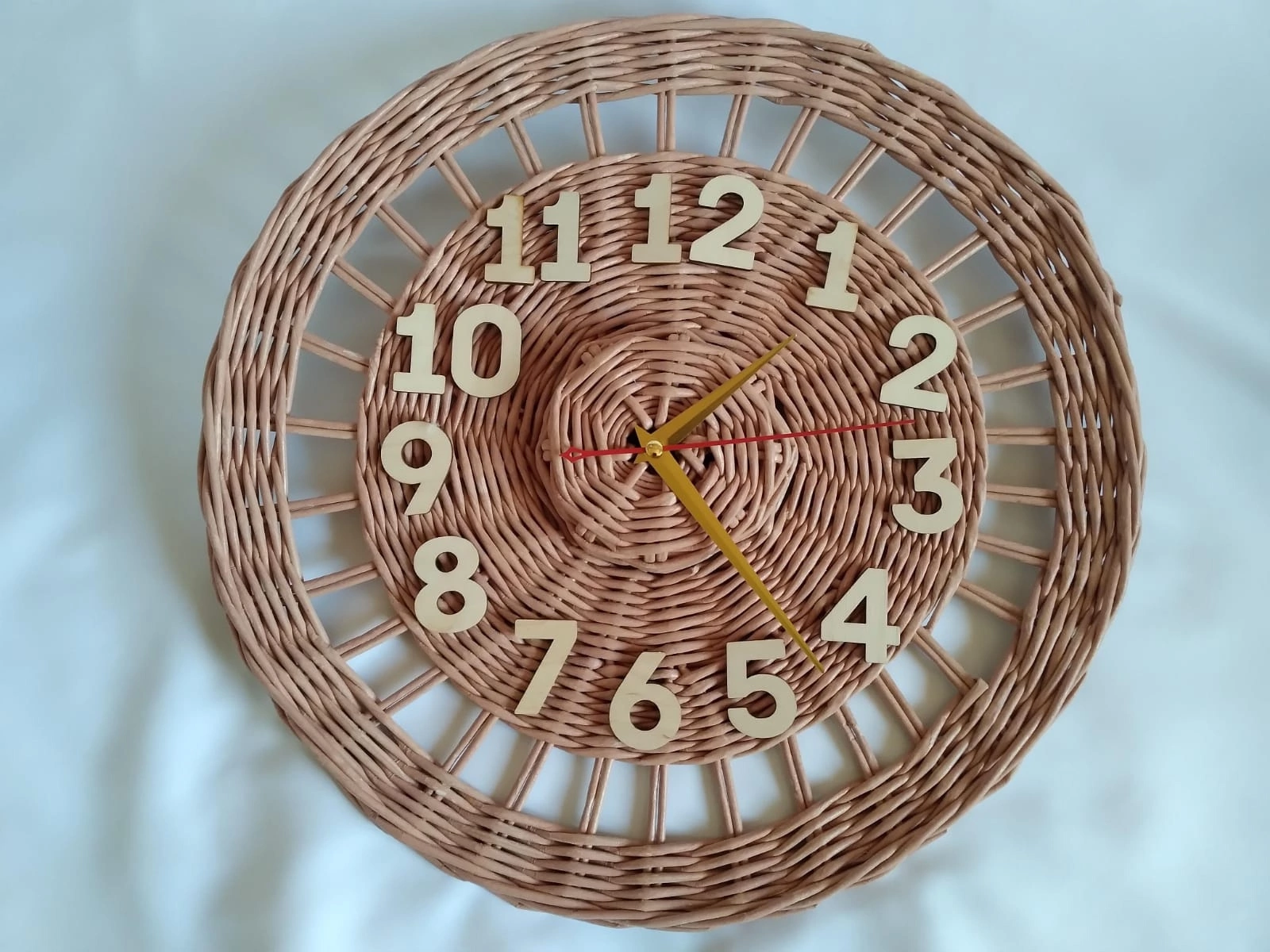 Часы настенные плетеные из эколозы