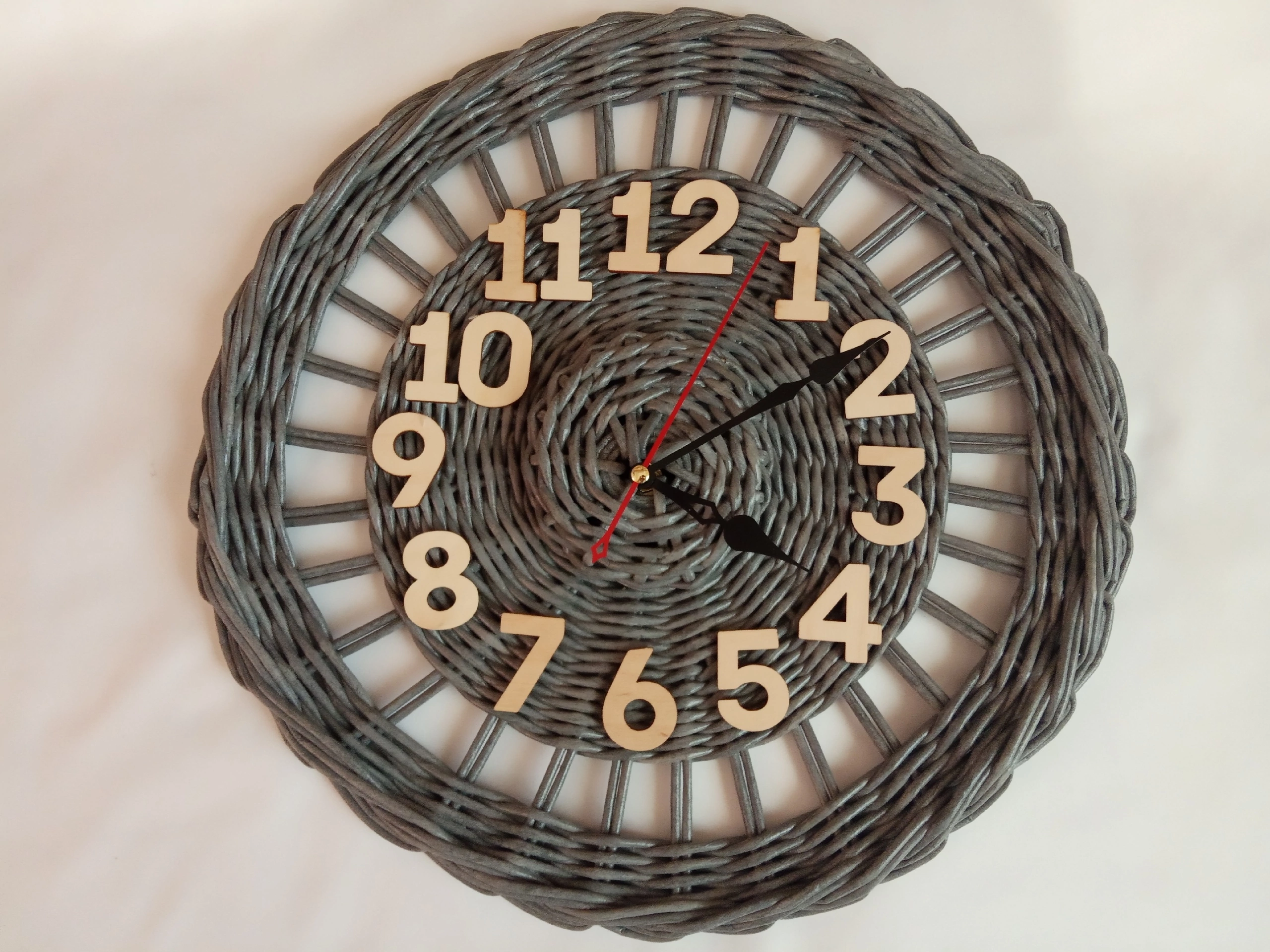 Часы настенные плетеные из эколозы