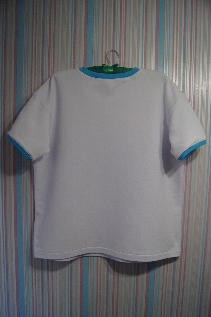 Футболка с вышивкой Какаду