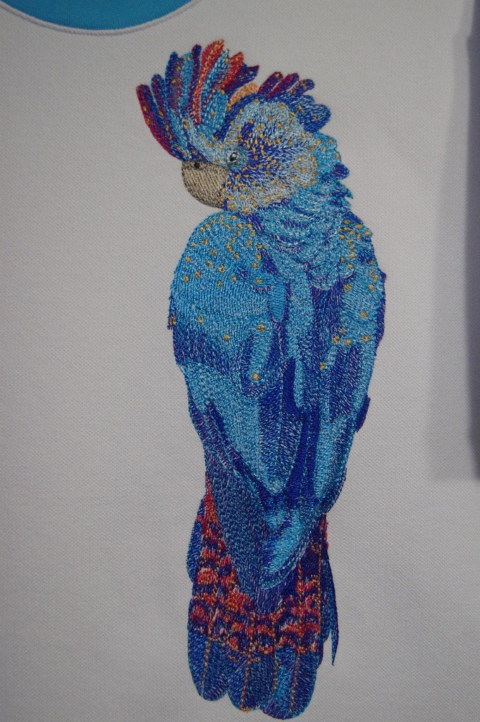 Футболка с вышивкой Какаду