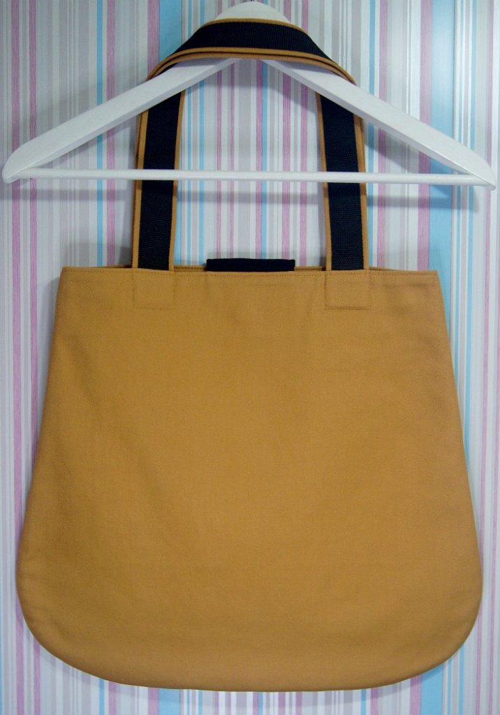 Сумка-шоппер с вышивкой Котенок с бабочкой