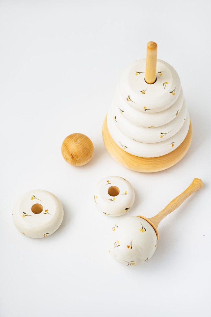 Пирамидка «С желтыми цветочками» деревянная