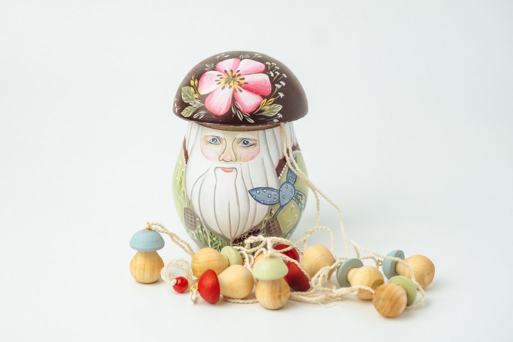 Гриб-шкатулка с гирляндой