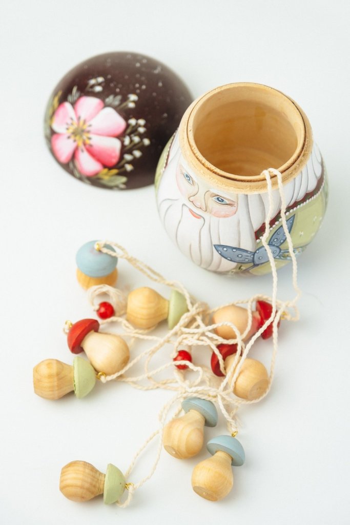 Гриб-шкатулка с гирляндой