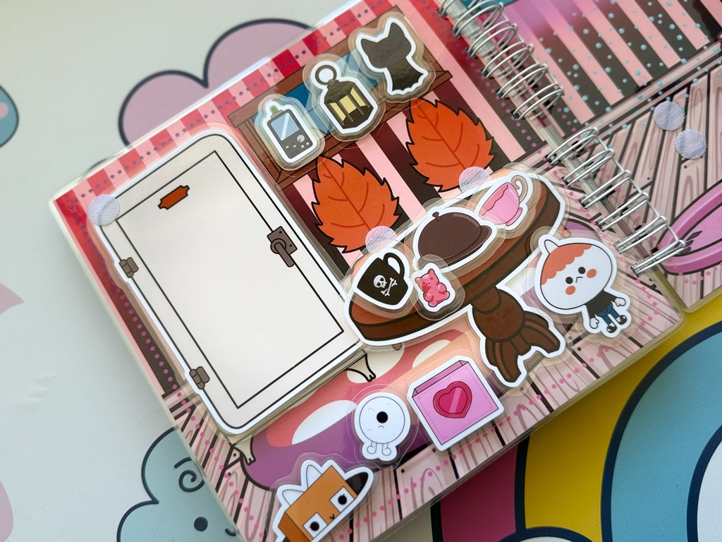 Альбом с играми на липучках Уэнсдэй и Энид