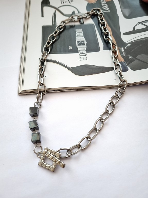 Колье кубик гематин