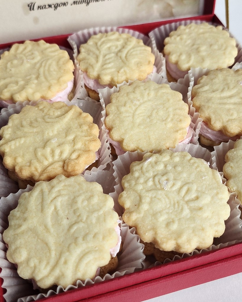 Музыкальная коробка с печеньем и зефиром