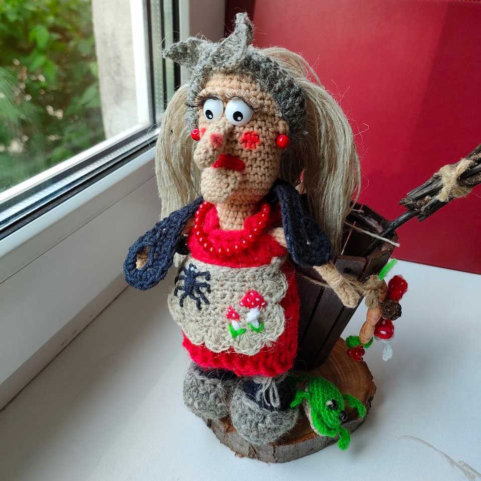 Баба Яга со ступой, интерьерная игрушка
