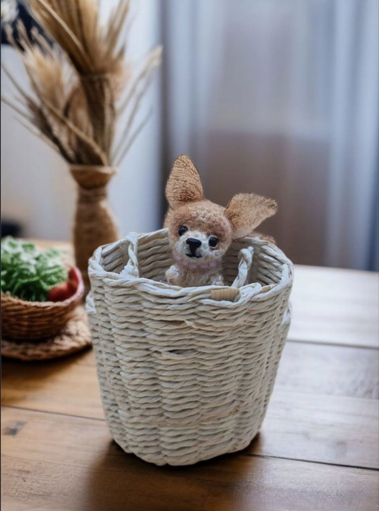 Вязаная миниатюрная игрушка чихуахуа Печенька