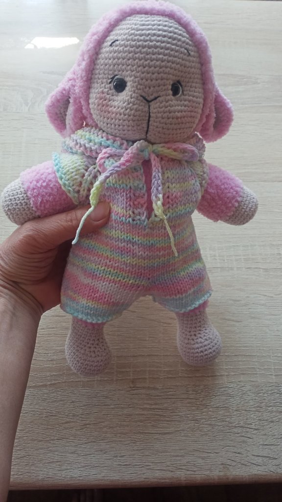 Вязаная игрушка овечка