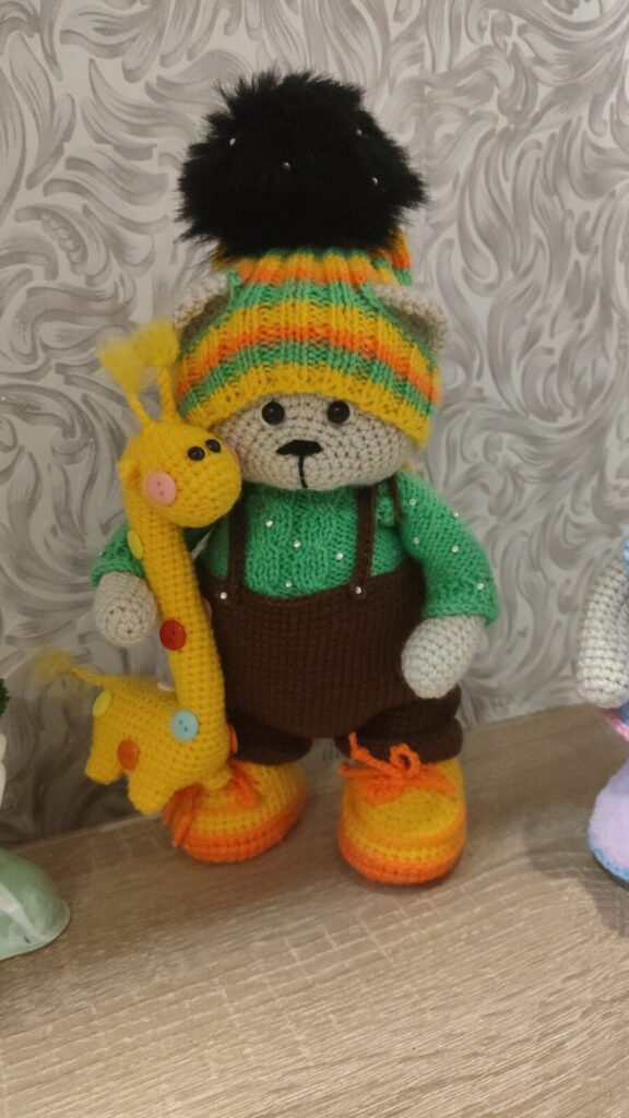 Мишка с жирафом