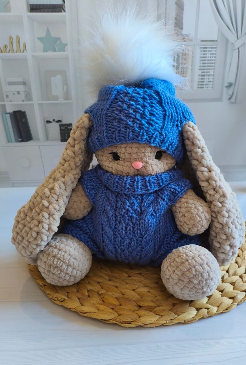 Зайка вязаный