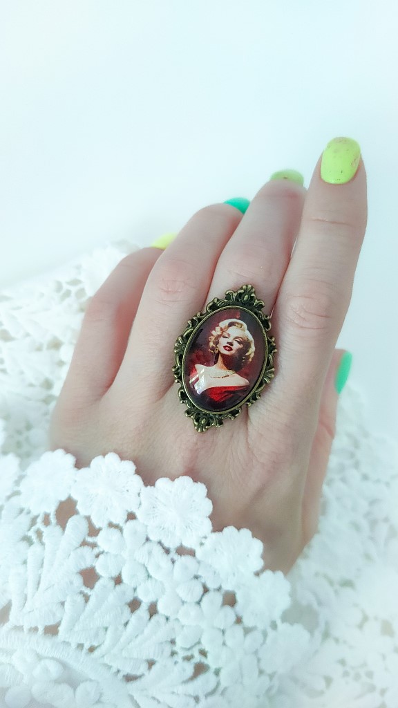 Винтажное безразмерное кольцо «Мэрлин Монро»