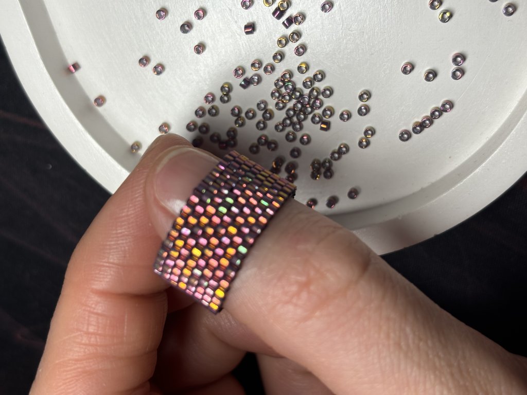 Кольца из японского бисера в ассортименте