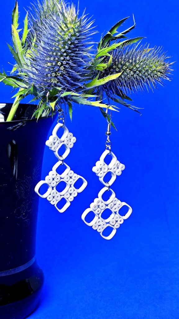 Белый нежный комплект квиллинг