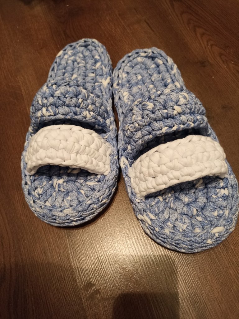 Тапочки домашние из трикотажной пряжи