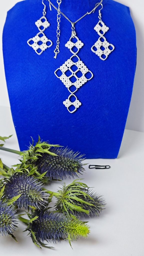 Белый нежный комплект квиллинг