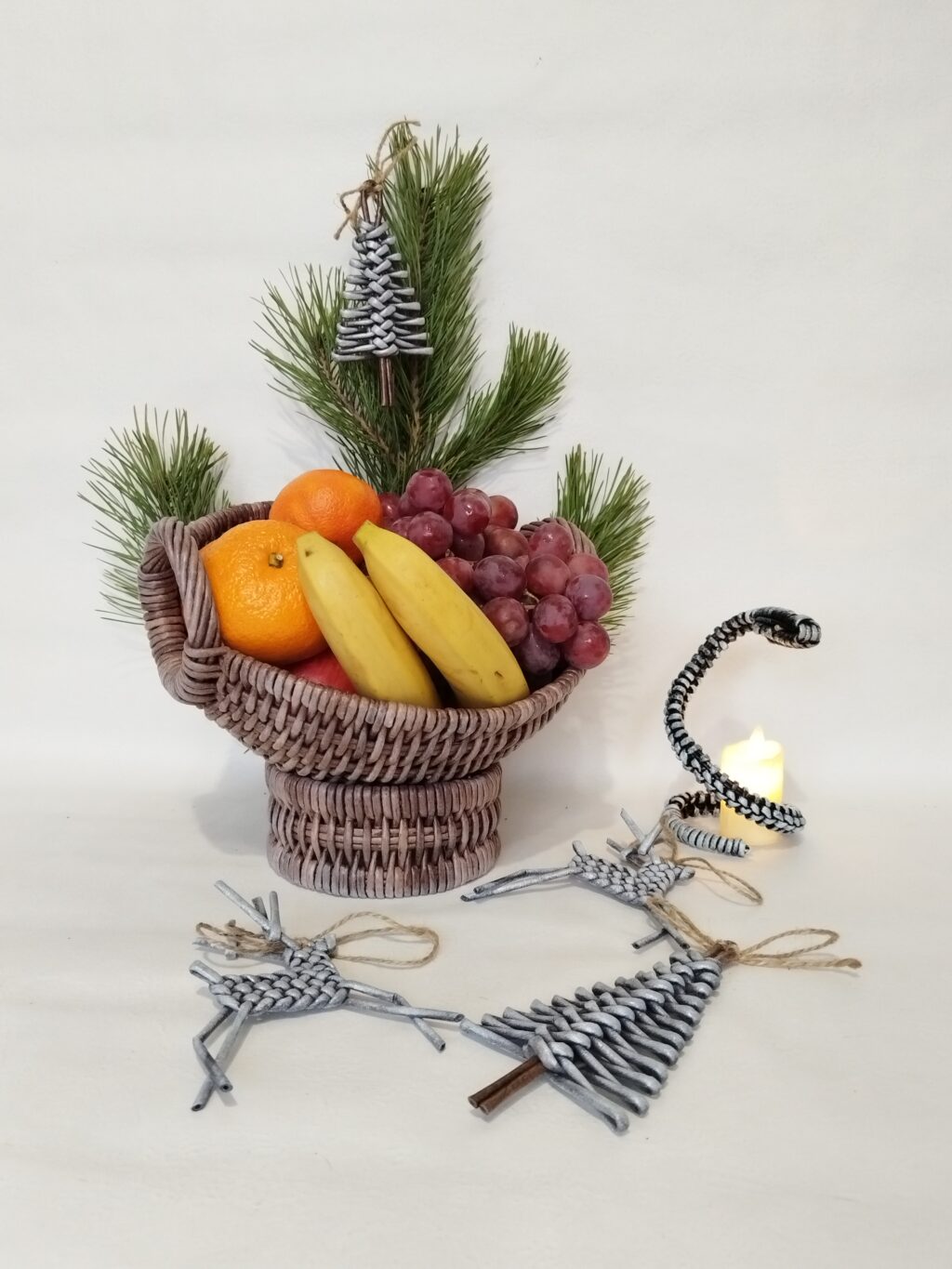 Корзинка из бумажной лозы