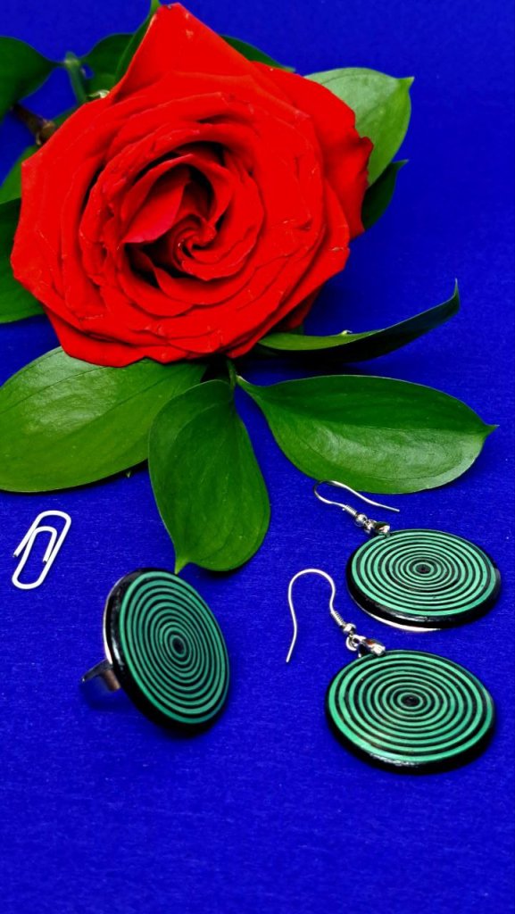 Комплект украшений серьги и кольцо.