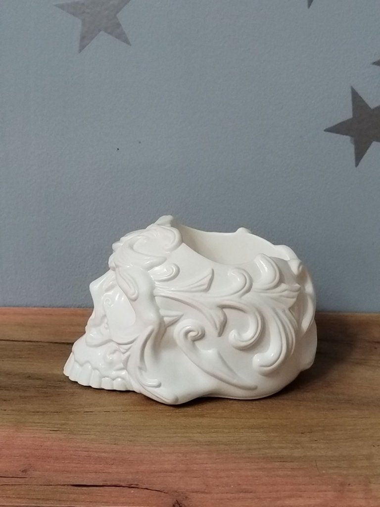 Кашпо Череп