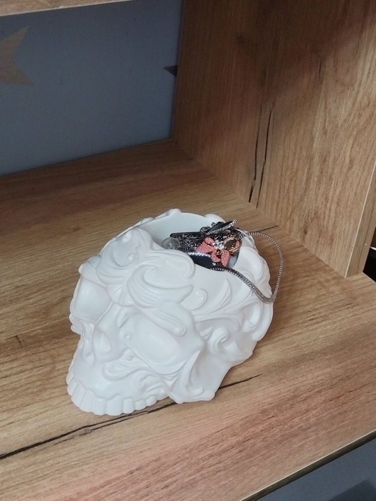 Кашпо Череп