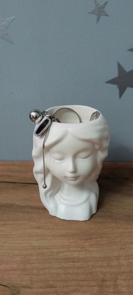 Кашпо декоративное. Девушка