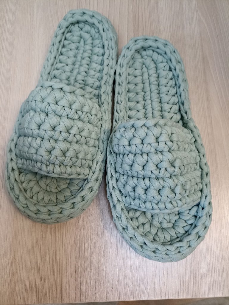 Тапочки домашние из трикотажной пряжи