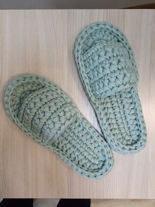 Тапочки домашние из трикотажной пряжи