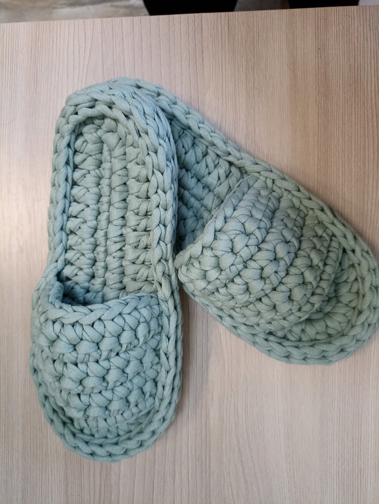 Тапочки домашние из трикотажной пряжи