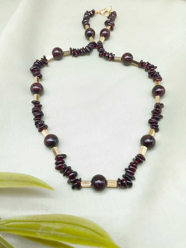 Бусы с гранатом