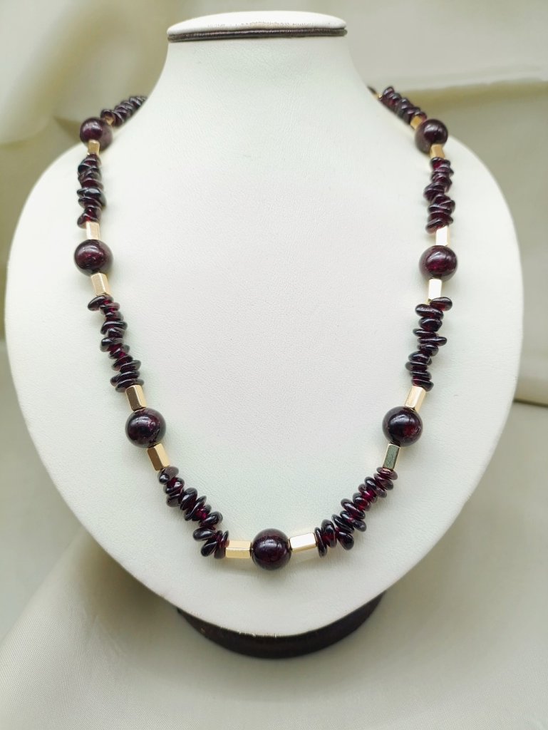 Бусы с гранатом