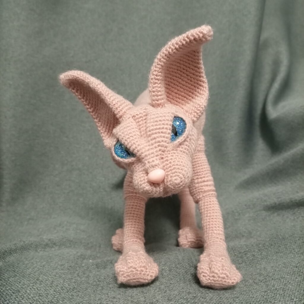 Сфинкс котенок вязаный