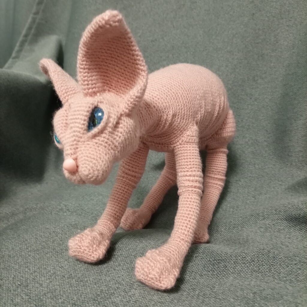 Сфинкс котенок вязаный