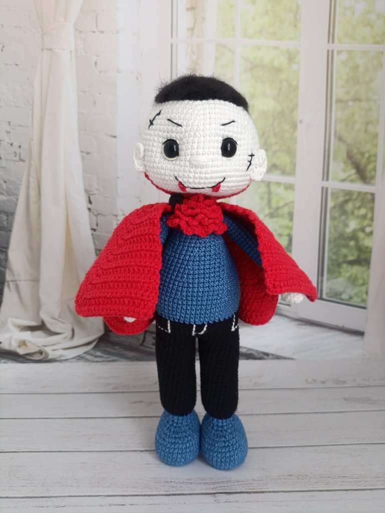 Кукла вязаная интерьерная «Вампирчик»