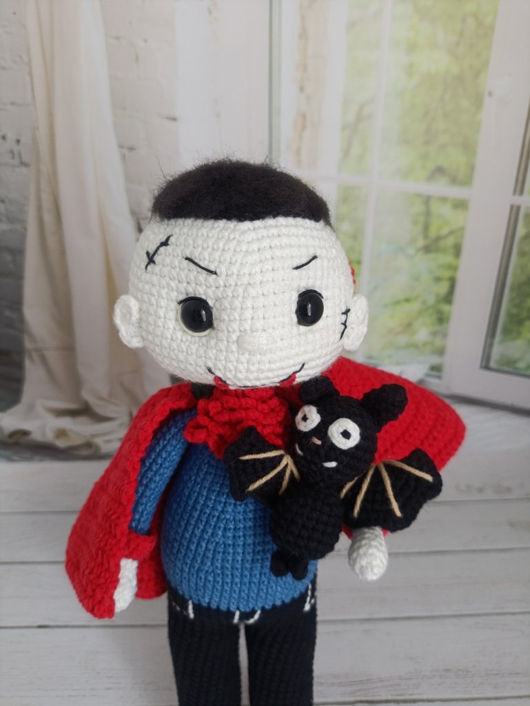 Кукла вязаная интерьерная «Вампирчик»