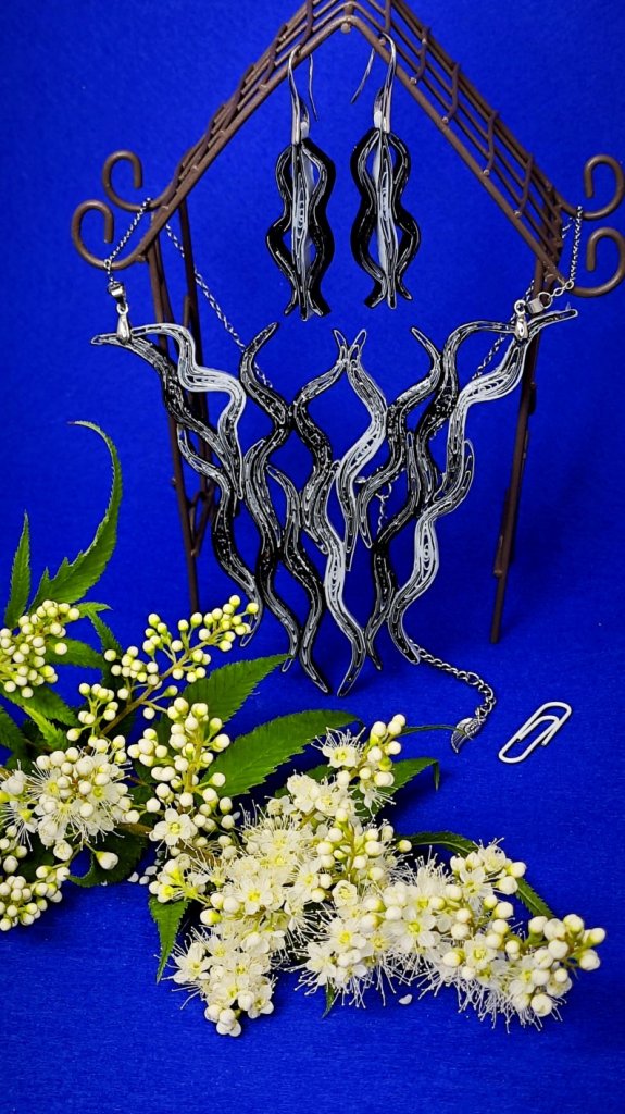 Комплект украшений черно-серебристые волны квиллинг — графика