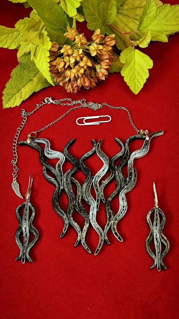 Комплект украшений черно-серебристые волны квиллинг — графика