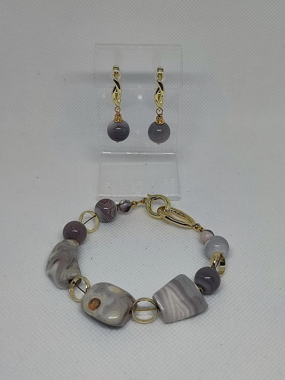 Агат ботсвана в сером