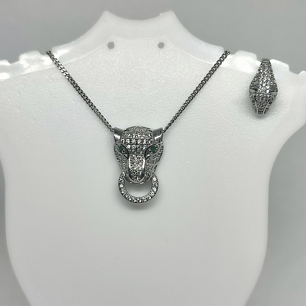 Пантера с зелеными глазами